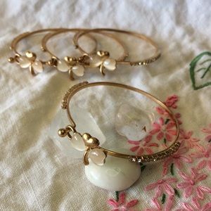 Gold bracelet with shamrock hearts